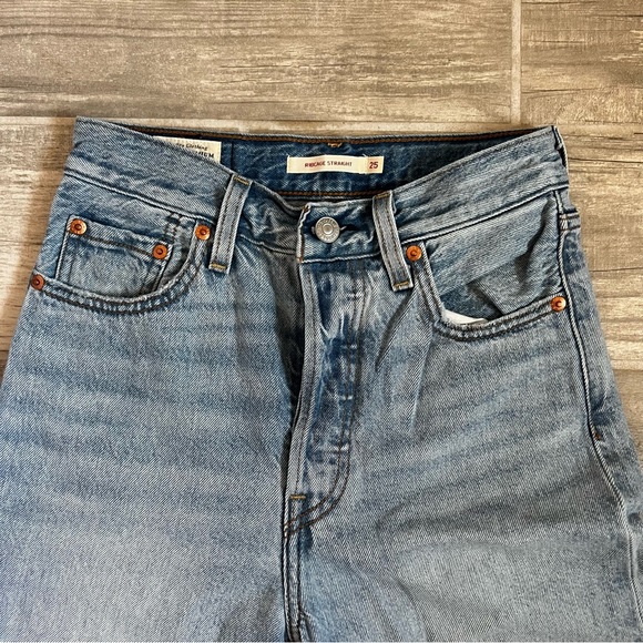 Levi’s Ribcage Straight 25 - Picture 9 of 13